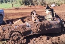 Mistério no interior: carro é encontrado enterrado durante obra de asfalto no Paraná