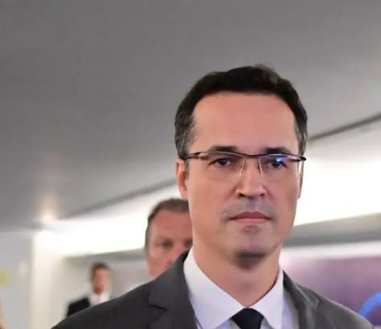 Deltan segue candidato, mas sem poder fazer campanha; decisão final está nas mãos do TSE
